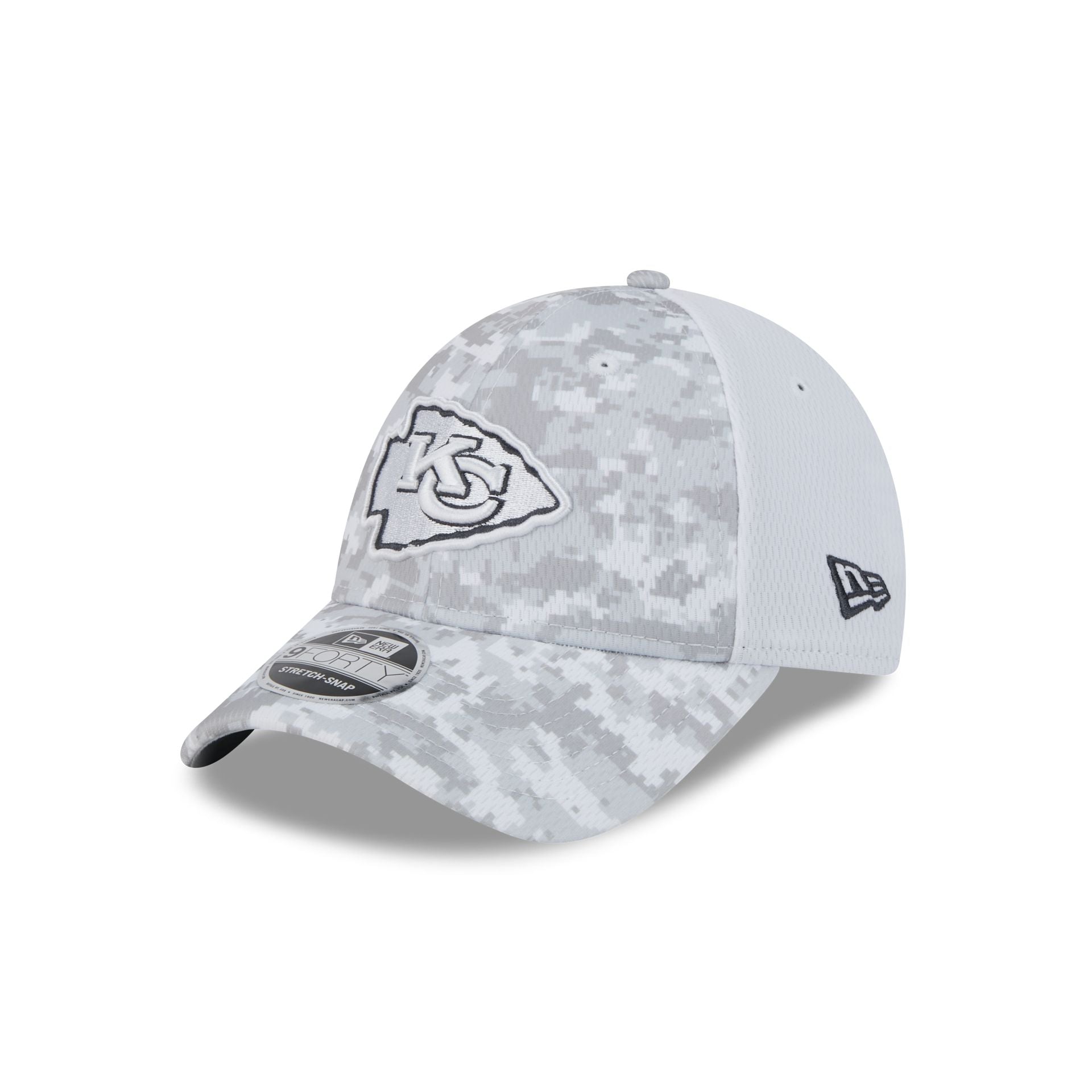 Kansas City Chiefs 2024 Salute to Service 9FORTY Stretch-Snap Hat