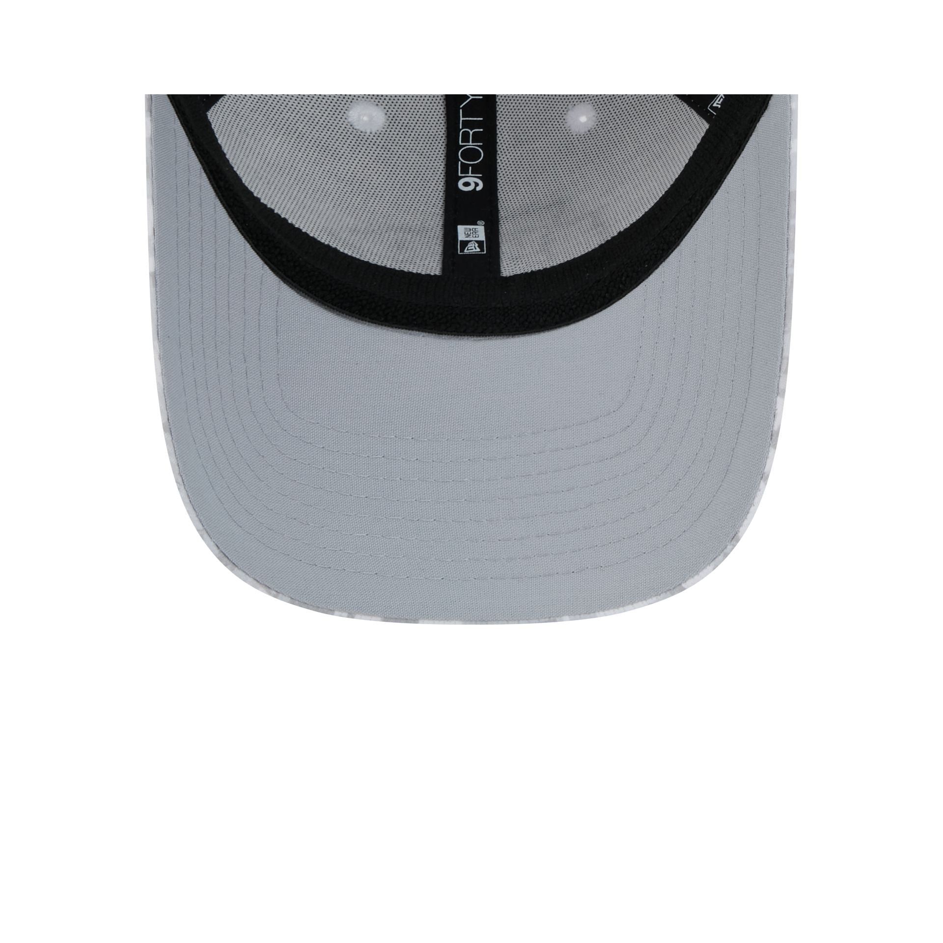 Kansas City Chiefs 2024 Salute to Service 9FORTY Stretch-Snap Hat