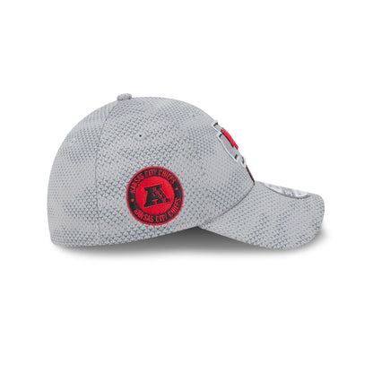 Kansas City Chiefs 2024 Sideline Gray 39THIRTY Stretch Fit Hat